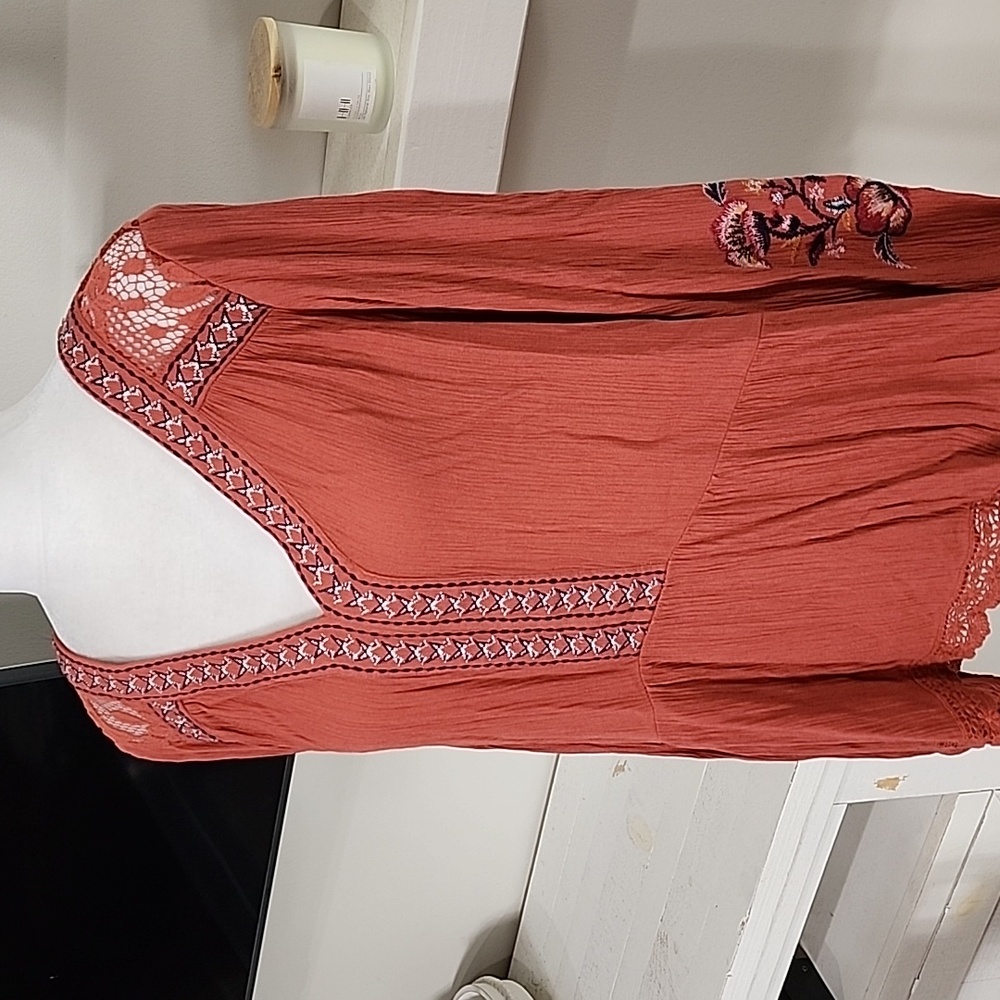 Artesia Embroidered Lace Detail V-Neck Boho Top - Picture 2 of 9